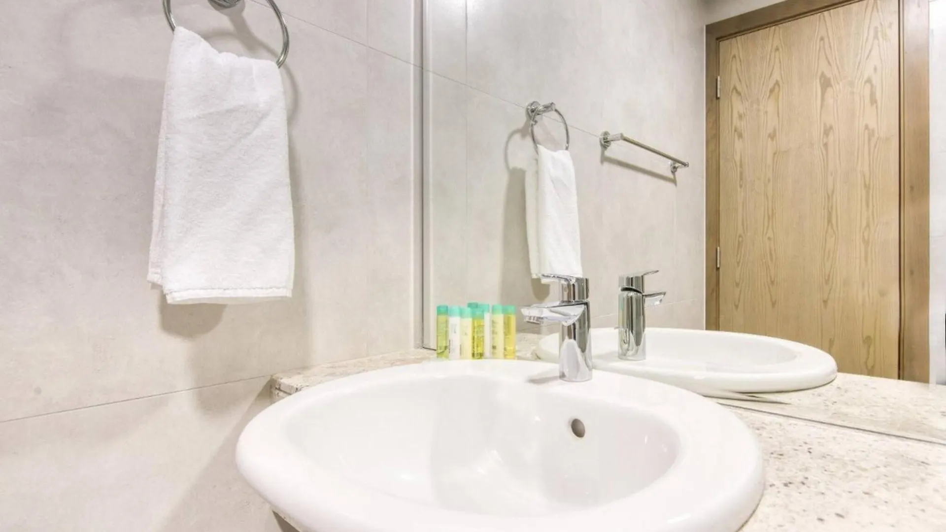 Serene 2 Bedrooms Apartment Dubai United Arab Emirates